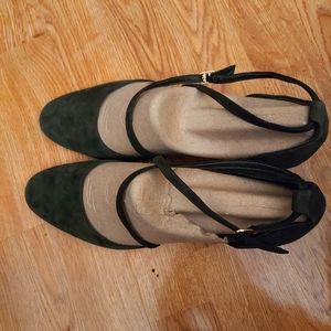Mootsies tootsies Hunter  green suede dress shoes